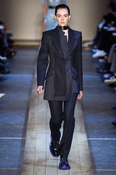 Look 18